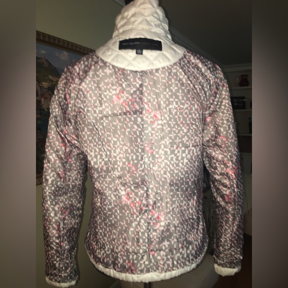 Marc New York Andrew Marc White Quilted Puffer Jacket in Size Medium. - Picture 7 of 15